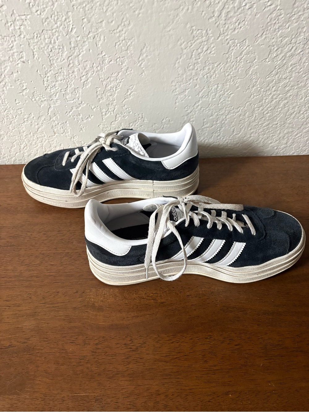 Adidas Women’s Black Gazelle shoes - Picture 3 of 7